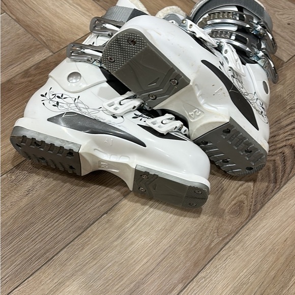 Salomon Ski Boots - Picture 6 of 9
